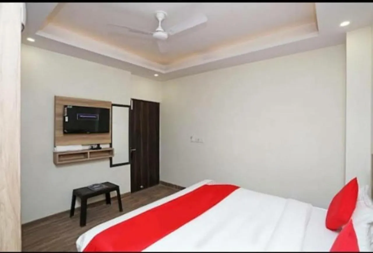 Guest house Hotel Golden Bliss At New Delhi Airport
