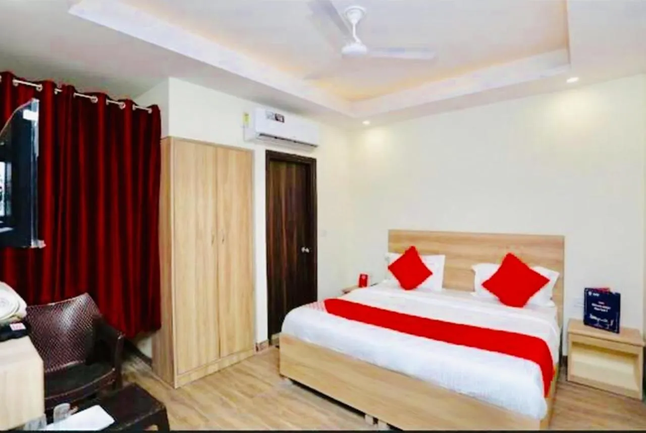 Hotel Golden Bliss At New Delhi Airport India
